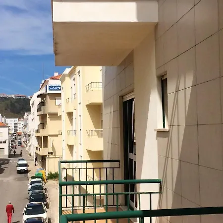Spacious With Sea View In - 120 M², Fireplace Daire Nazaré