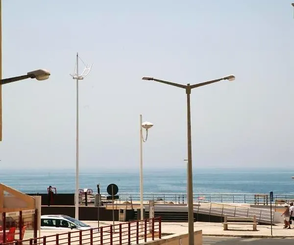 Spacious With Sea View In - 120 M², Fireplace Appartamento Nazaré